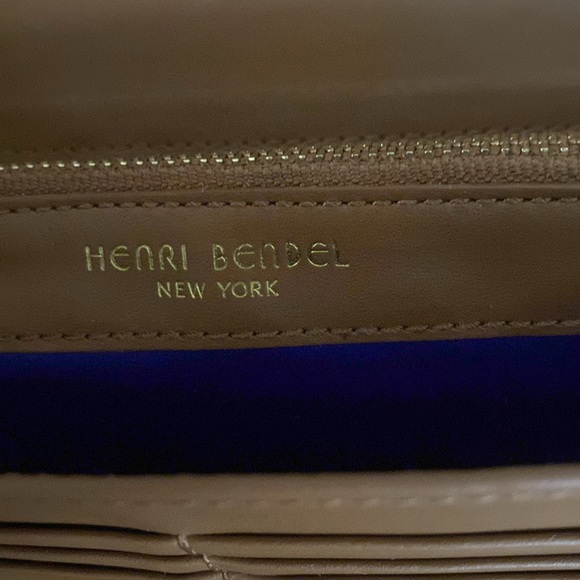 Henri Bendel Zip around wallet! EUC! - Picture 7 of 16